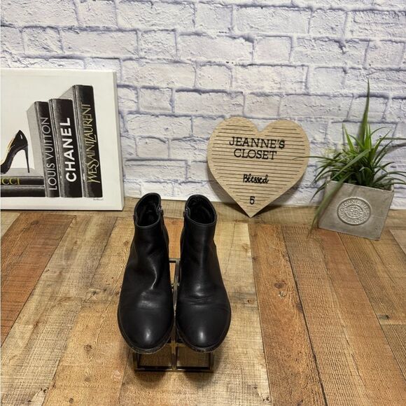 FRYE
CARSON PIPING BOOTIE size 8.5 M Black leather - Picture 4 of 13